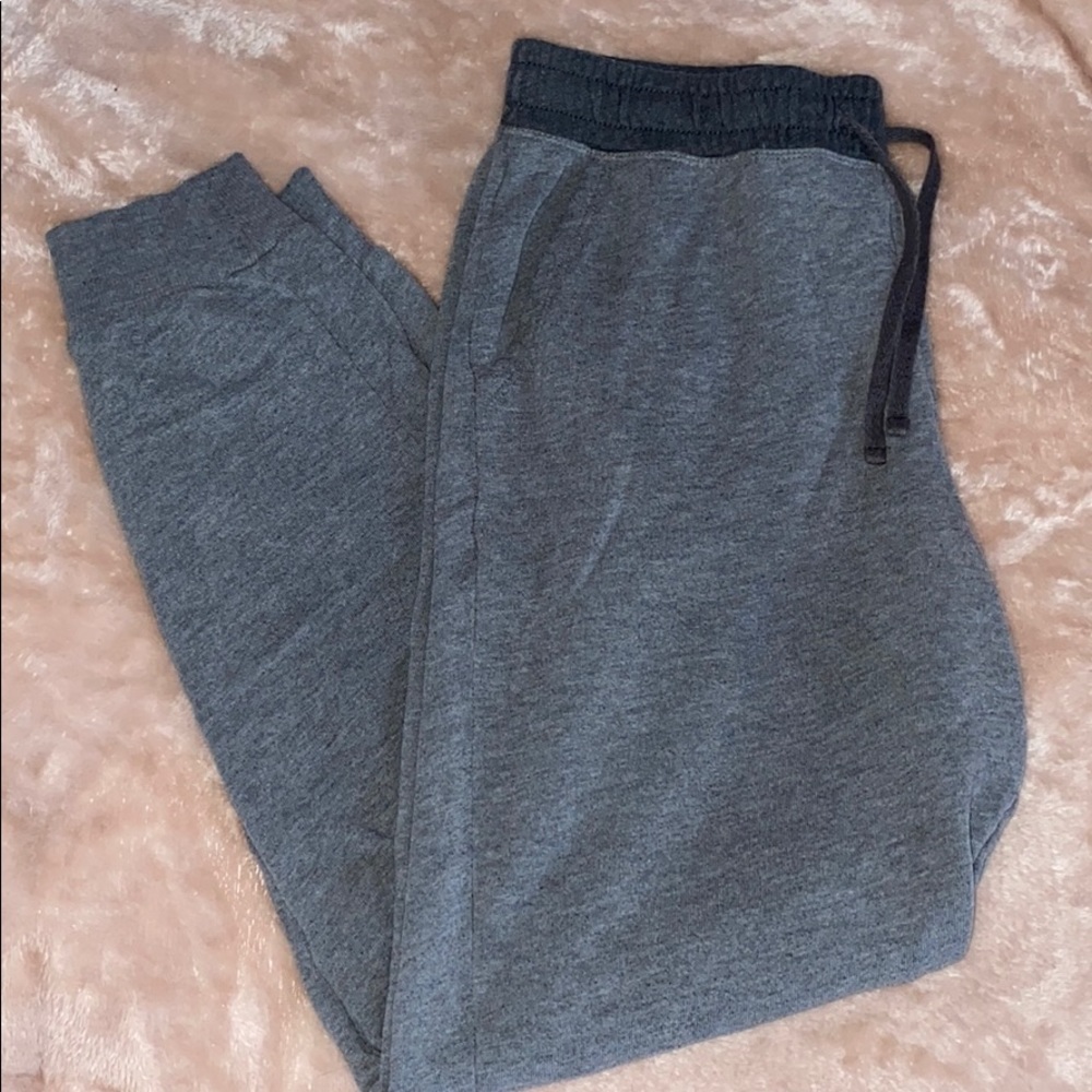 Hollister joggers